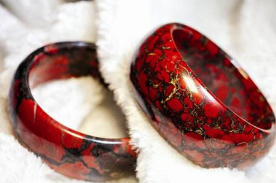 鸡血石手串的寓意