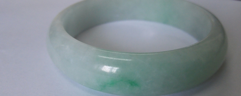 怎么辨别翡翠的真假或者好坏?