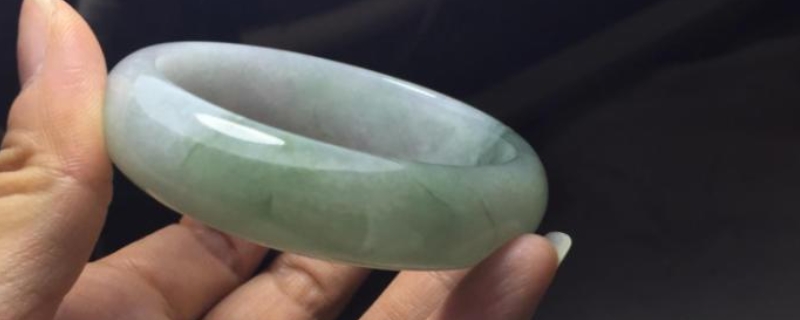 半山半水翡翠手镯代表什么含义