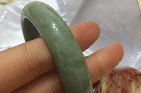 怎么鉴别翡翠真假敲打的声音