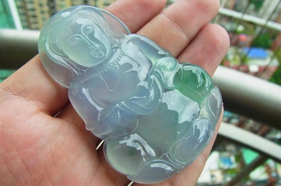 岫岩玉与翡翠冰种的区别