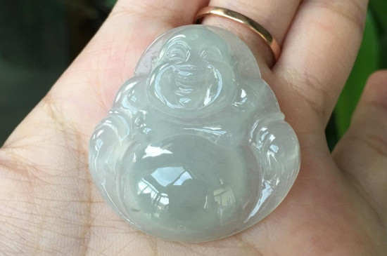 岫岩玉与翡翠冰种的区别