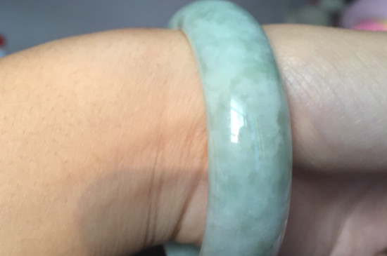 糯种翡翠苍蝇翅特征