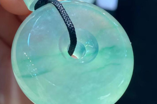 翡翠的刚性和荧光的区别