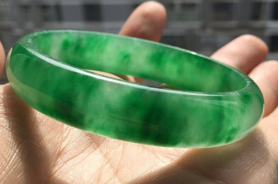 如何鉴定翡翠的真假和好坏