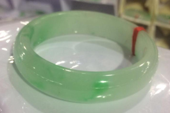 怎么看翡翠是不是酸洗染色