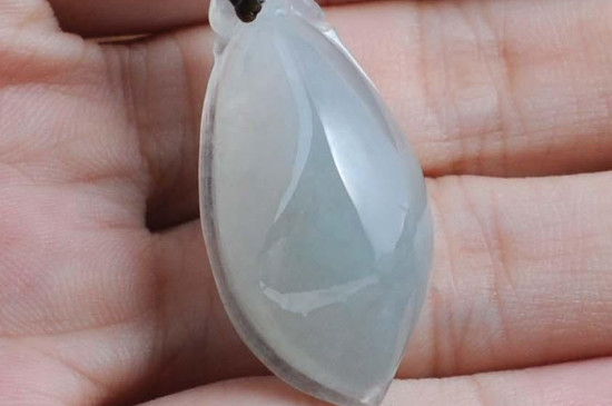 翡翠挂件如何保养可以上油吗