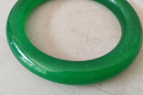 翡翠用酒精擦可辨别真伪吗