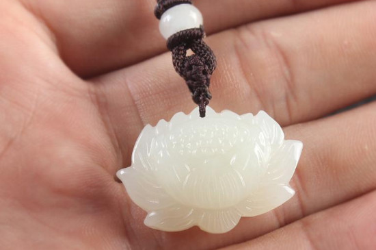 和田玉和翡翠的区别在哪里