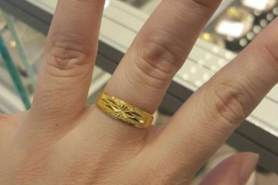 自己买的戒指戴哪只手