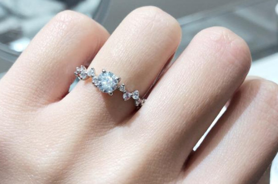 自己买的戒指戴哪只手