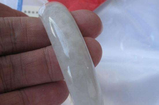 翡翠和玉是怎么形成的