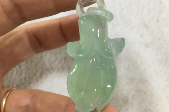 翡翠和玉的区别哪个养人