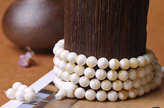 高级白手串是什么材质