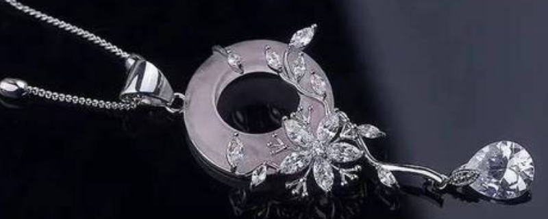 铜合金做的项链掉色吗