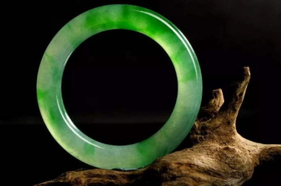 翡翠手镯怎么分辨真假