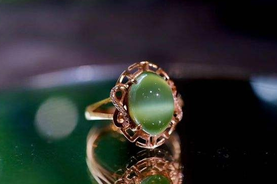 猫眼碧玉手镯怎么看真假