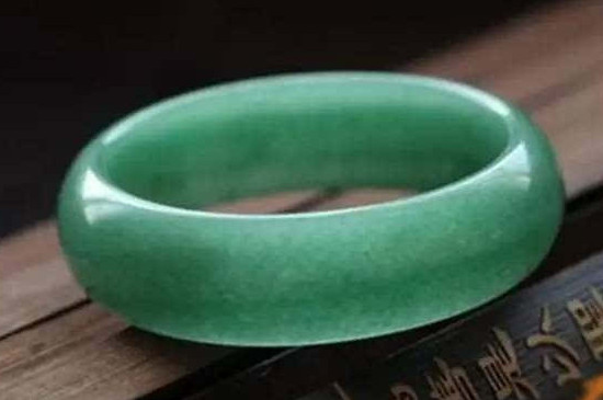 东陵玉和翡翠碧玉怎么区别