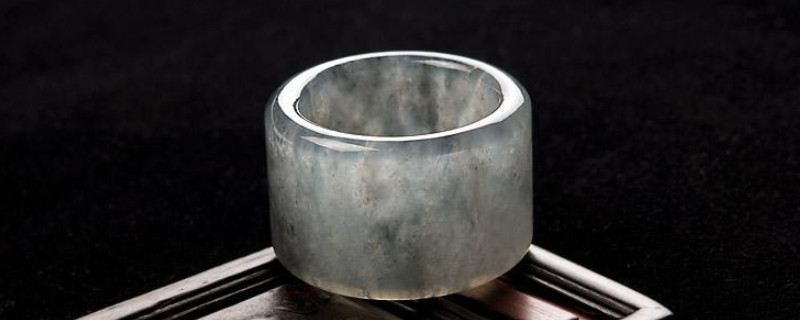 乌鸡料是翡翠吗