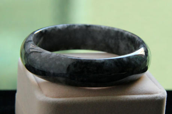 乌鸡料是翡翠吗