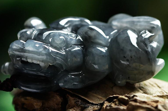 乌鸡料是翡翠吗