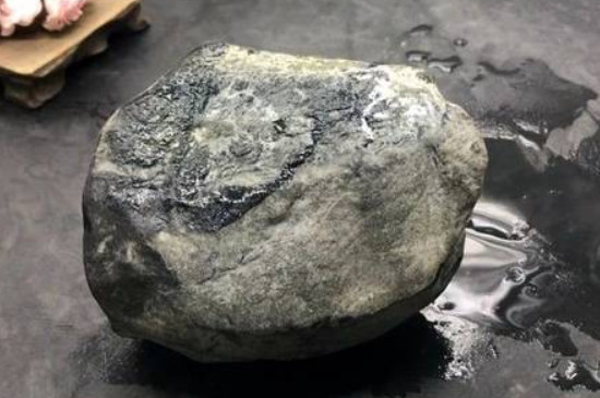 缅甸翡翠原石场口特点