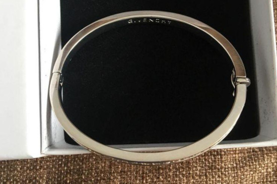 纪梵希手镯真假辨别