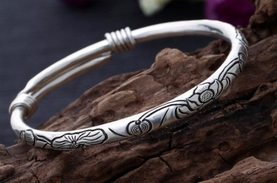 银手镯戴哪个手好