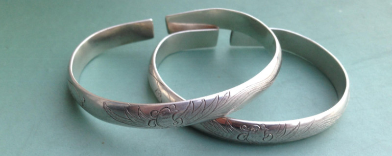 女人戴银手镯的好处和禁忌