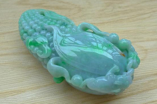 翡翠玉米适合什么人戴