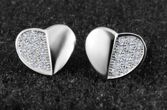 纯银耳钉戴了发黑是什么原因