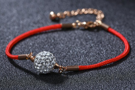 女生红绳戴左脚还是右脚