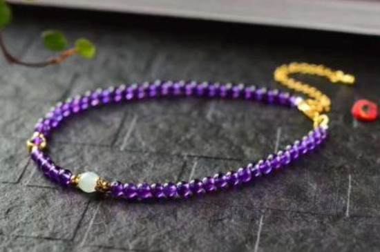 女孩脚链戴在左右脚的含义