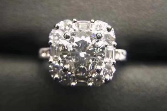 已婚男人戴戒指戴哪个手指