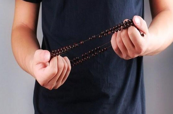 手链松紧绳怎么打结