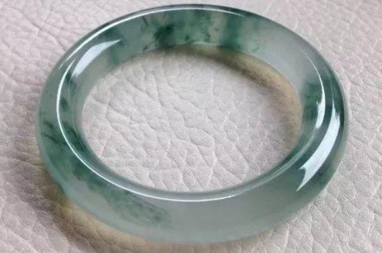 翡翠镯子一般多少钱，价格具有不确定性