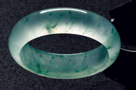 翡翠镯子一般多少钱，价格具有不确定性