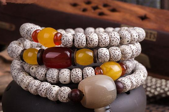 年轻人戴什么手串比较好，星月菩提手串/石榴石手串