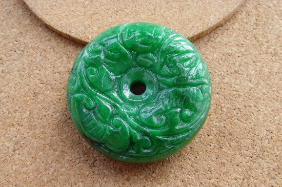 带有裂纹的翡翠不吉利吗，戴有裂纹的翡翠不好