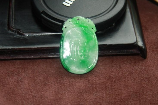 带有裂纹的翡翠不吉利吗，戴有裂纹的翡翠不好