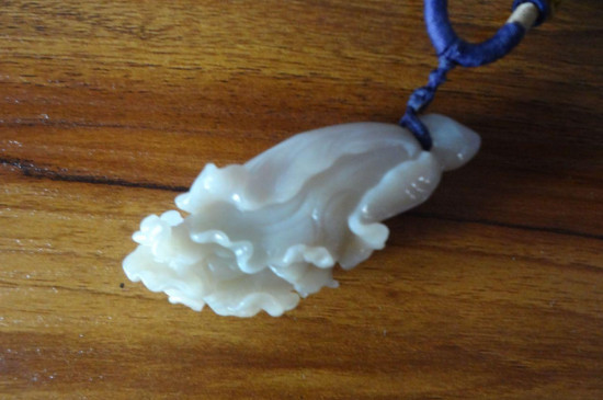 哪些属相不适合戴翡翠，鼠/牛/兔/鸡不适合佩戴翡翠