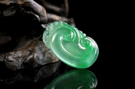 翡翠需要怎么养?