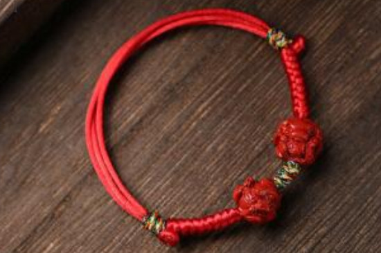 女人左脚戴红绳的意义