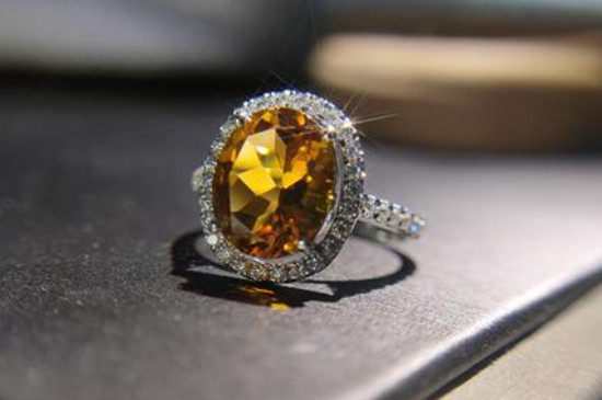 黄宝石属于什么宝石