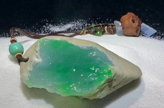 翁巴列场口翡翠特点