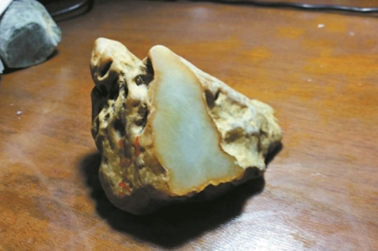 翁巴列场口翡翠特点