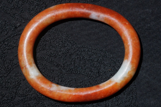 红翡翠手镯鉴别方法