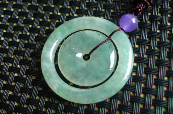 子母扣翡翠的意义