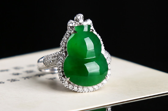 翡翠寓意和象征