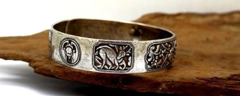 银手镯变黄了是怎么回事